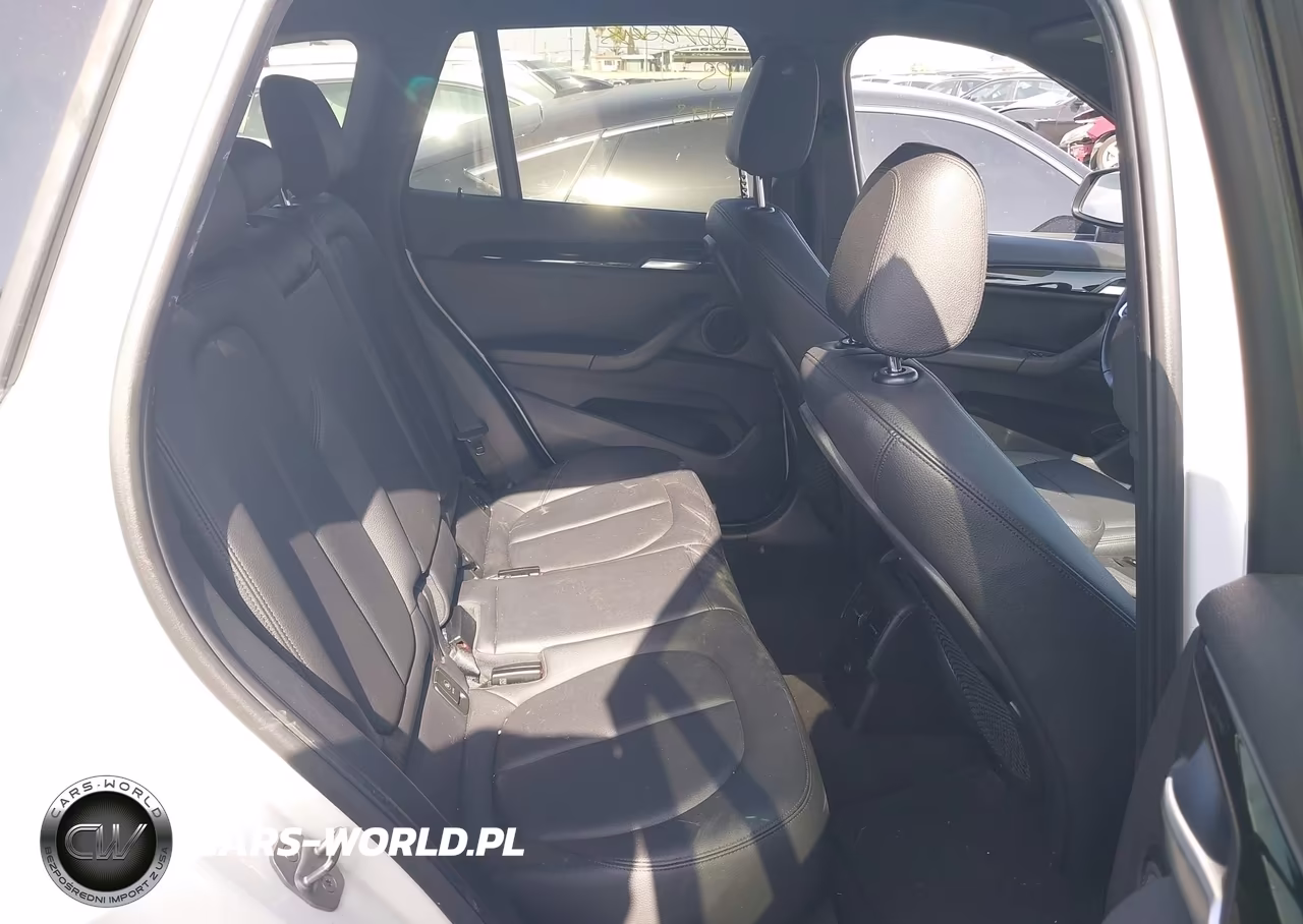 2018 BMW X1 xDrive28I VIN:WBXHT3C31J5L27368 - 8