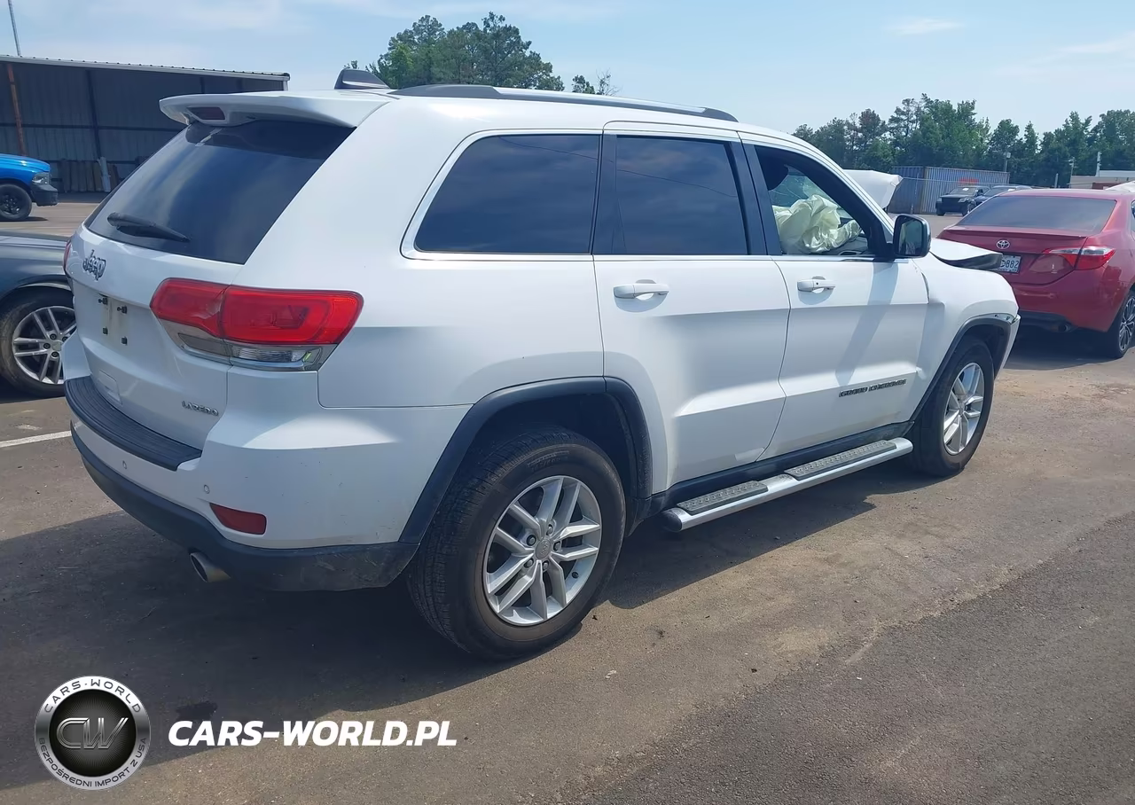 2017 Jeep Grand Cherokee Laredo 4X2 VIN:1C4RJEAG4HC740724 - 4