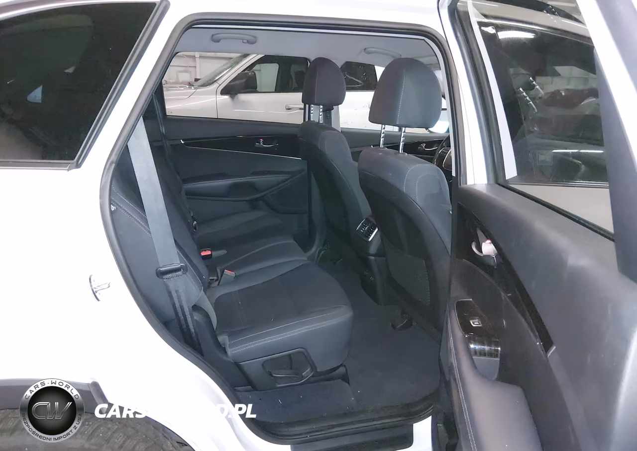2019 Kia Sorento 3.3L S VIN:5XYPGDA56KG587247 - 8