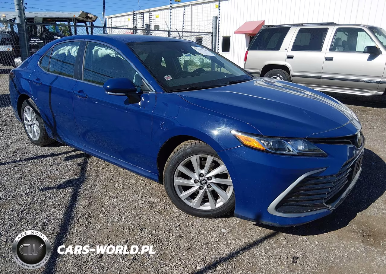 2023 Toyota Camry Le – zdjęcie 1 z 18