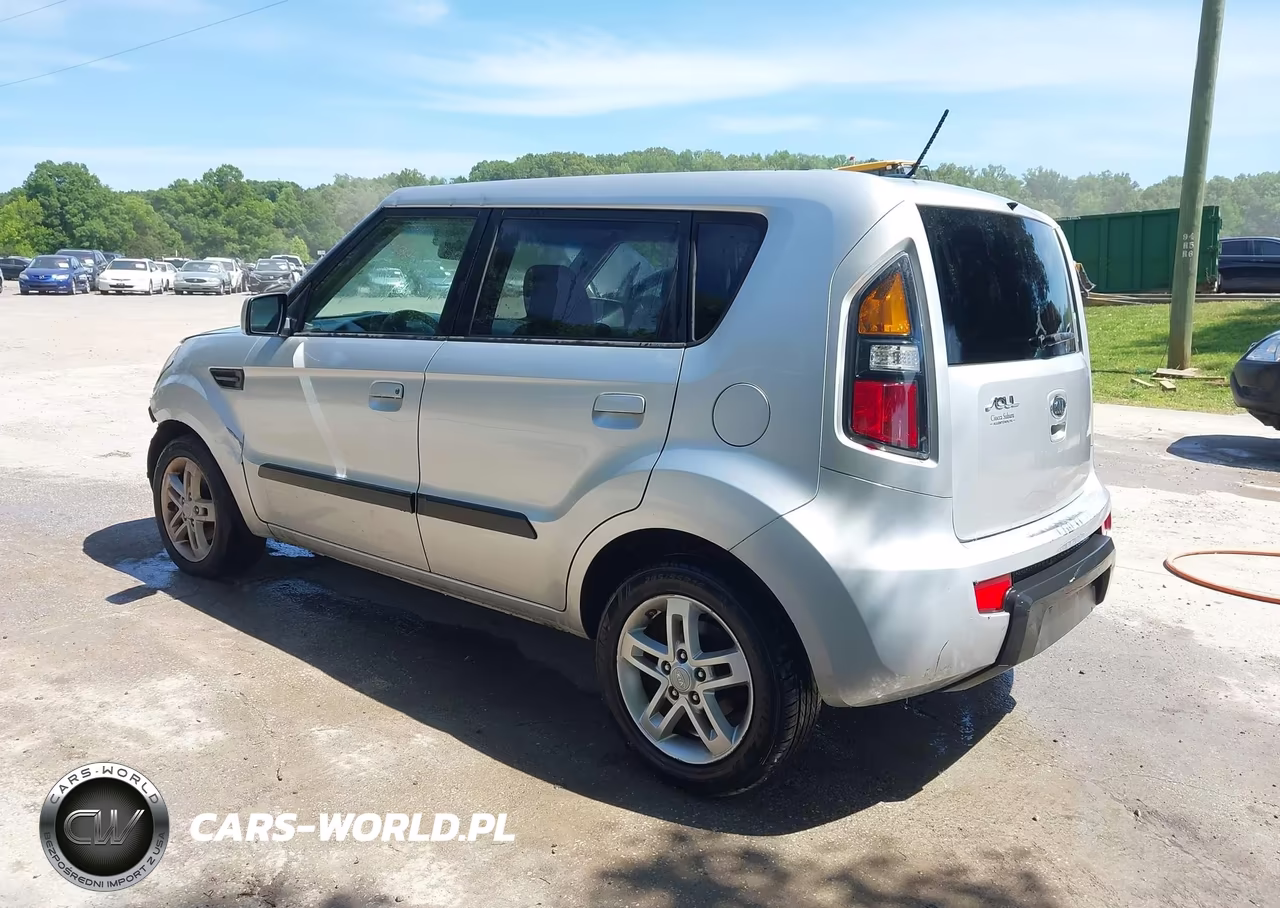 2010 Kia Soul + VIN:KNDJT2A26A7702128 - 3