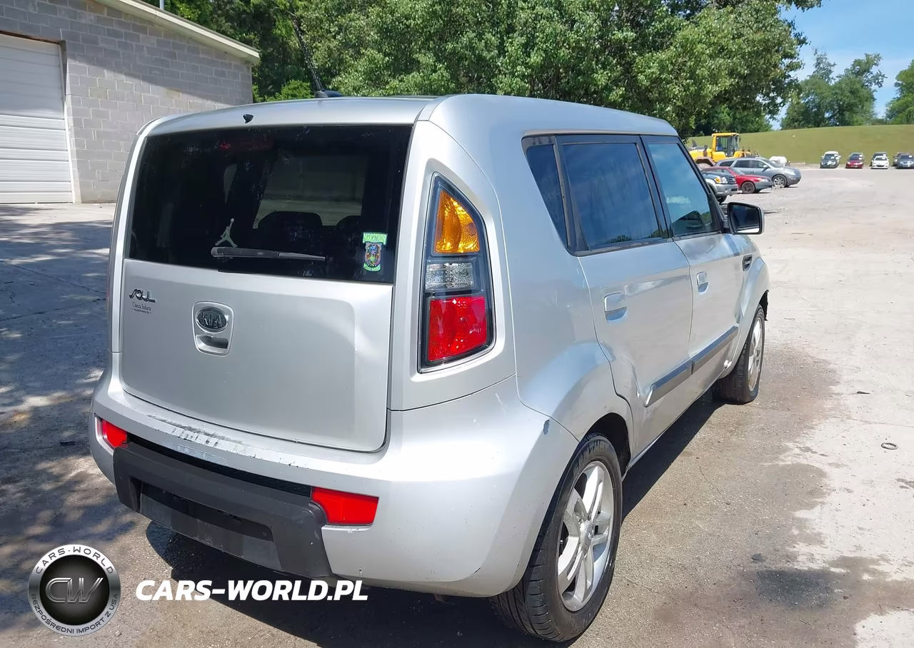 2010 Kia Soul + VIN:KNDJT2A26A7702128 - 4