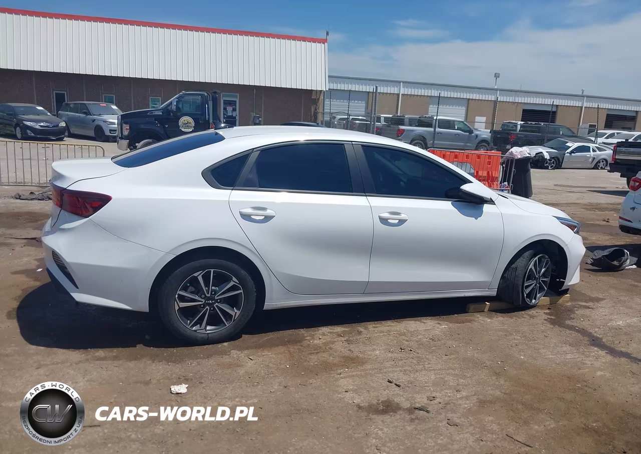 2023 Kia Forte Lxs VIN:3KPF24AD9PE669236 - 13