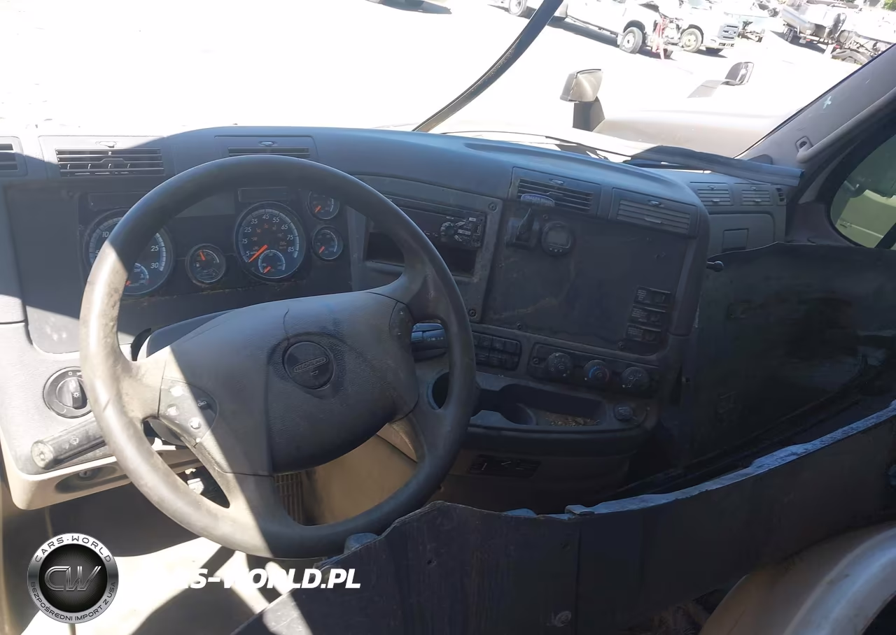 2017 Freightliner Cascadia 125 VIN:3AKJGEDV8HSJH0127 - 18