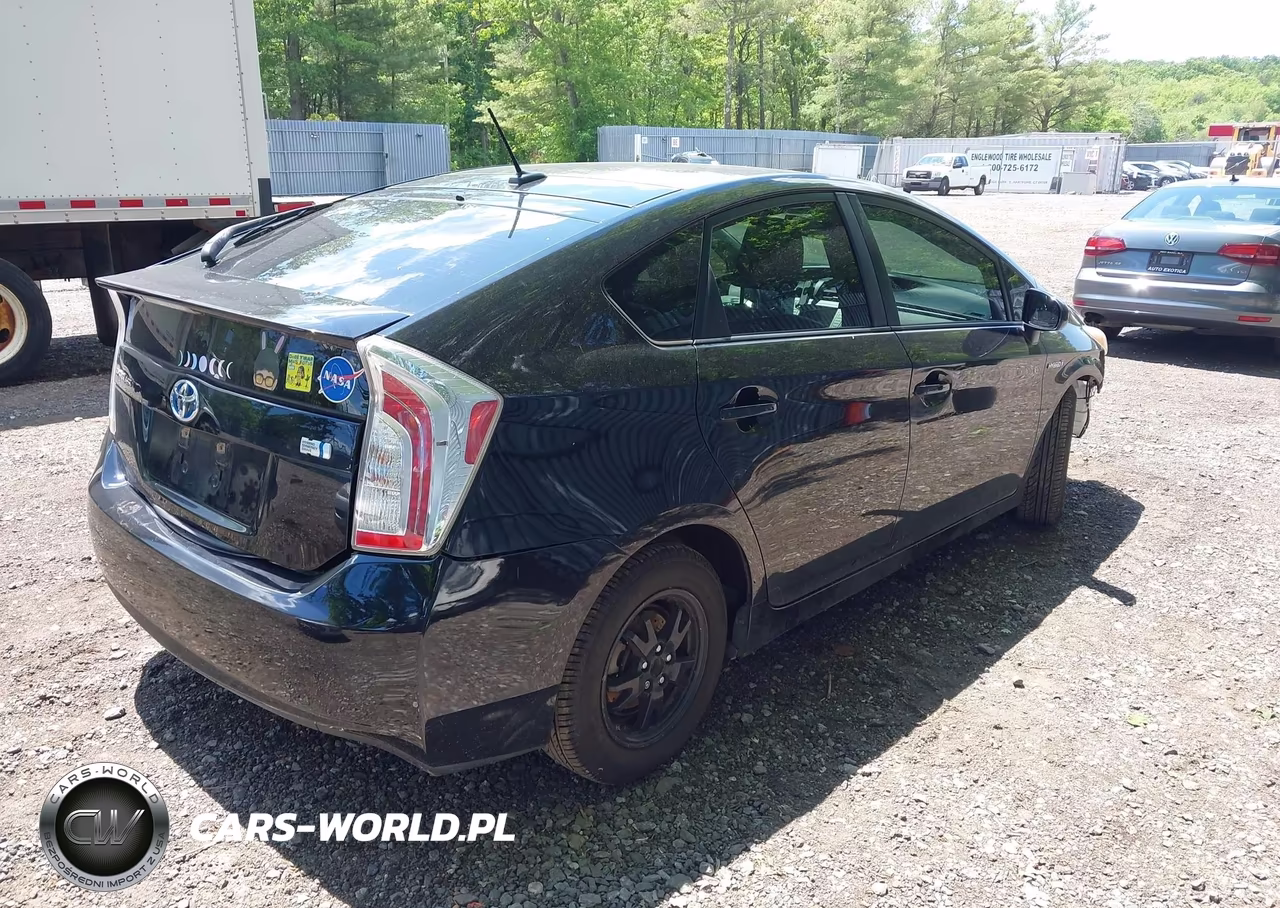 2013 Toyota Prius Four VIN:JTDKN3DU4D1710785 - 4