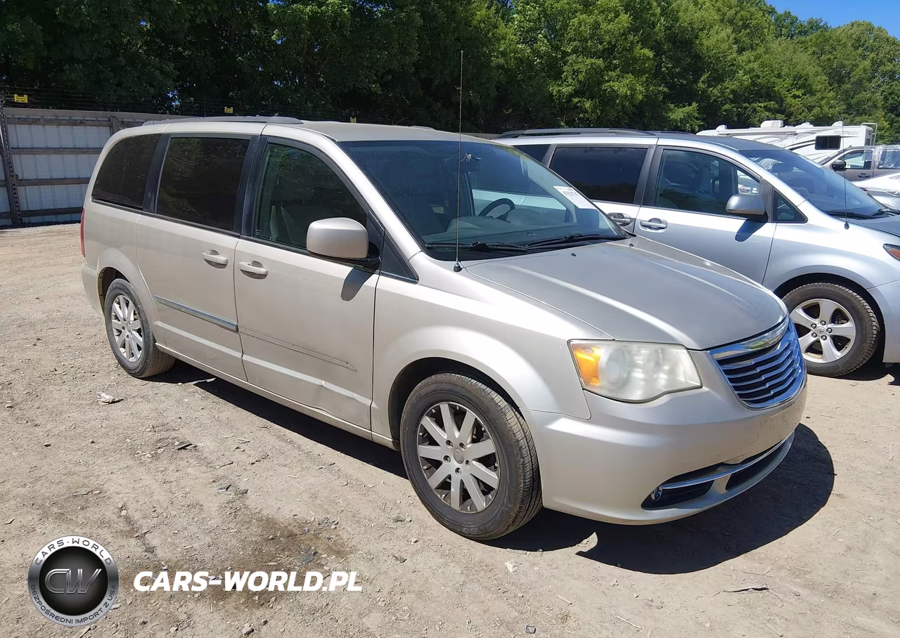 2013 Chrysler Town & Country Touring – zdjęcie 1 z 11