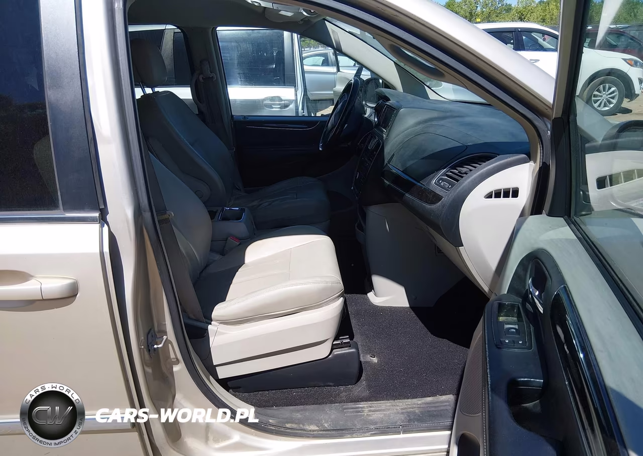 2013 Chrysler Town & Country Touring VIN:2C4RC1BGXDR711781 - 5