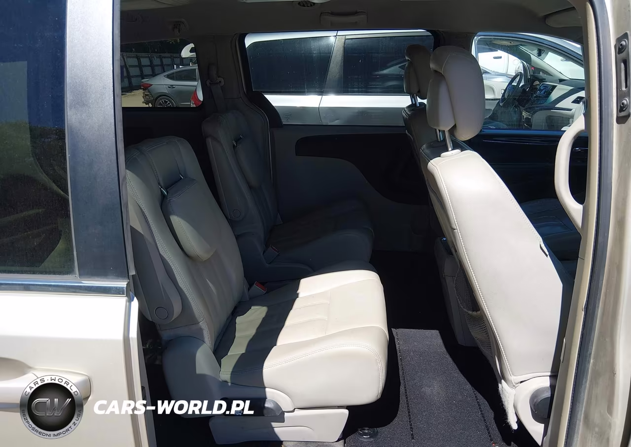 2013 Chrysler Town & Country Touring VIN:2C4RC1BGXDR711781 - 8