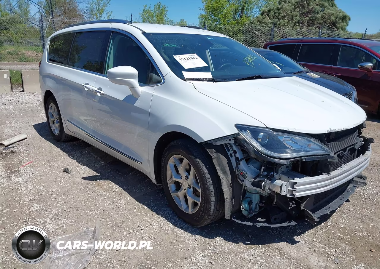 2017 Chrysler Pacifica Touring-L Plus