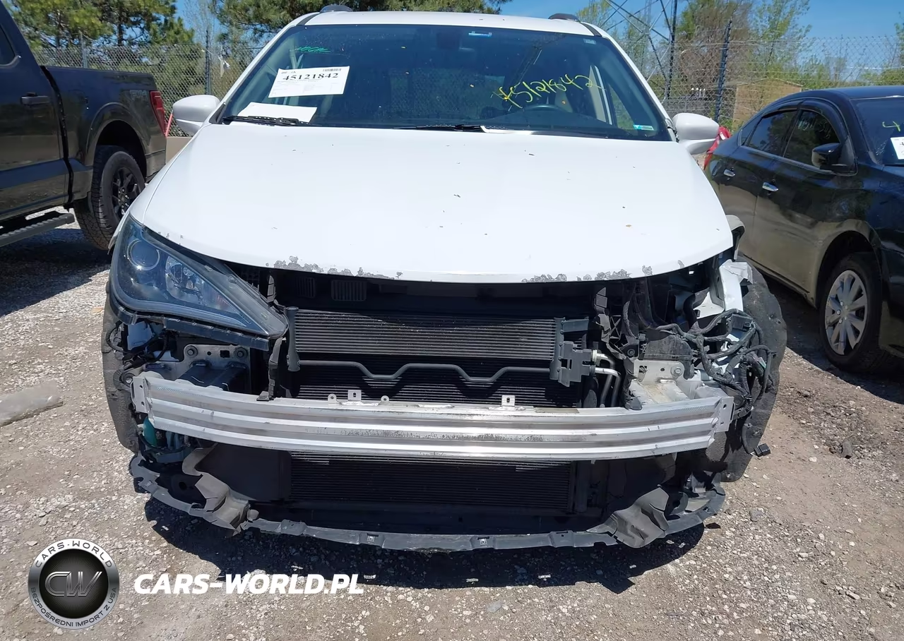 2017 Chrysler Pacifica Touring-L Plus VIN:2C4RC1EG3HR578797 - 12