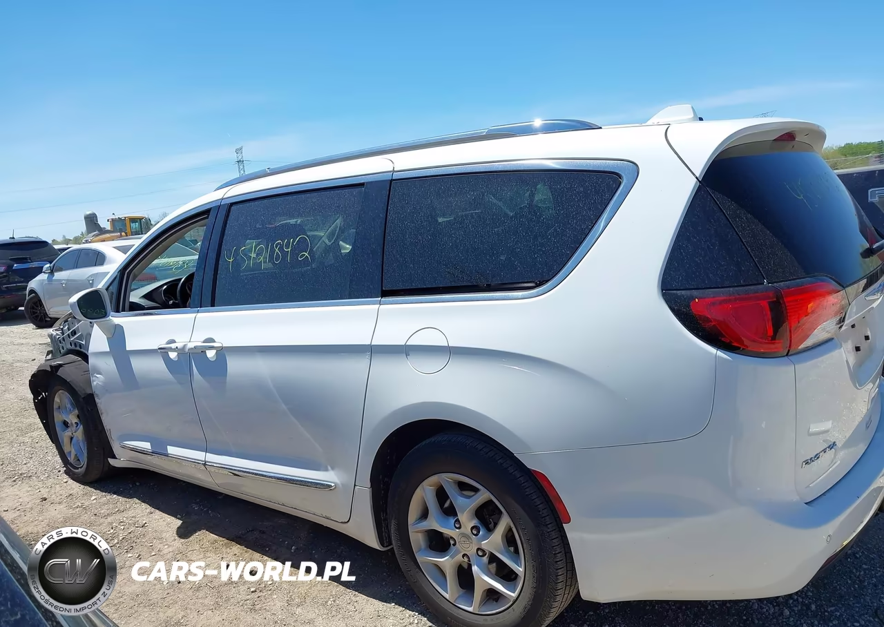 2017 Chrysler Pacifica Touring-L Plus VIN:2C4RC1EG3HR578797 - 14