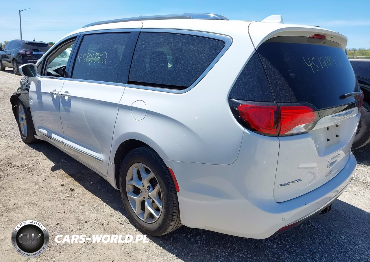2017 Chrysler Pacifica Touring-L Plus VIN:2C4RC1EG3HR578797 - 3