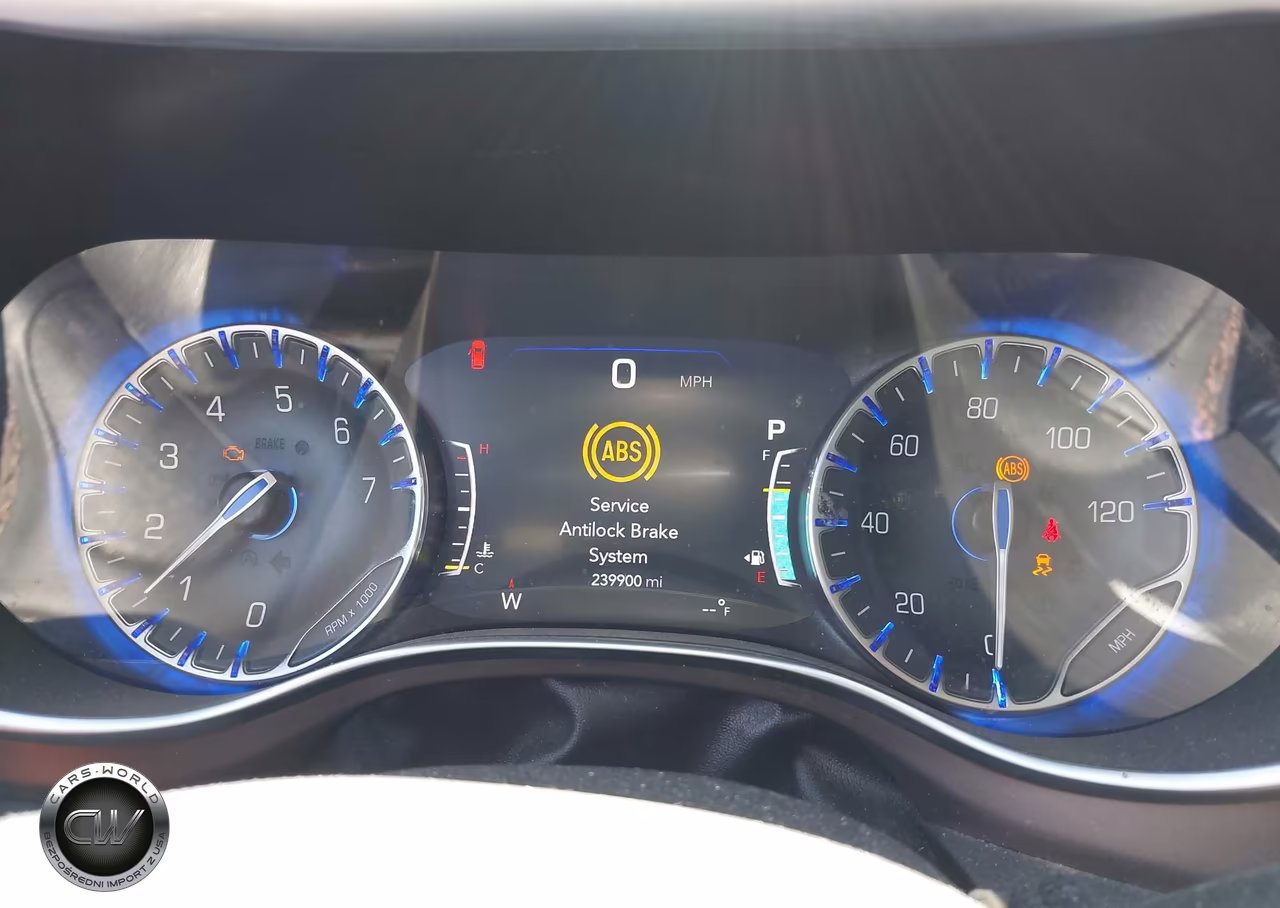 2017 Chrysler Pacifica Touring-L Plus VIN:2C4RC1EG3HR578797 - 7