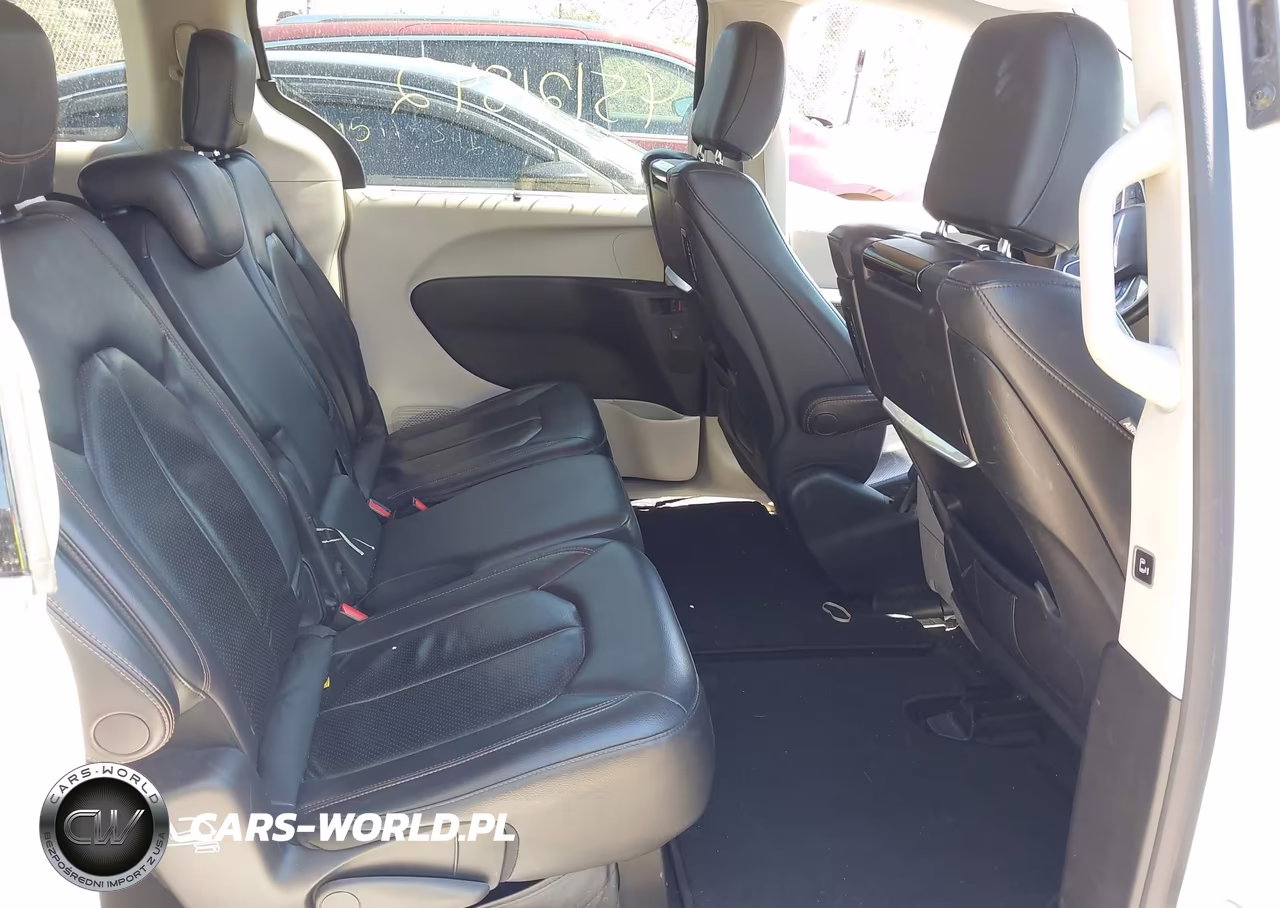 2017 Chrysler Pacifica Touring-L Plus VIN:2C4RC1EG3HR578797 - 8