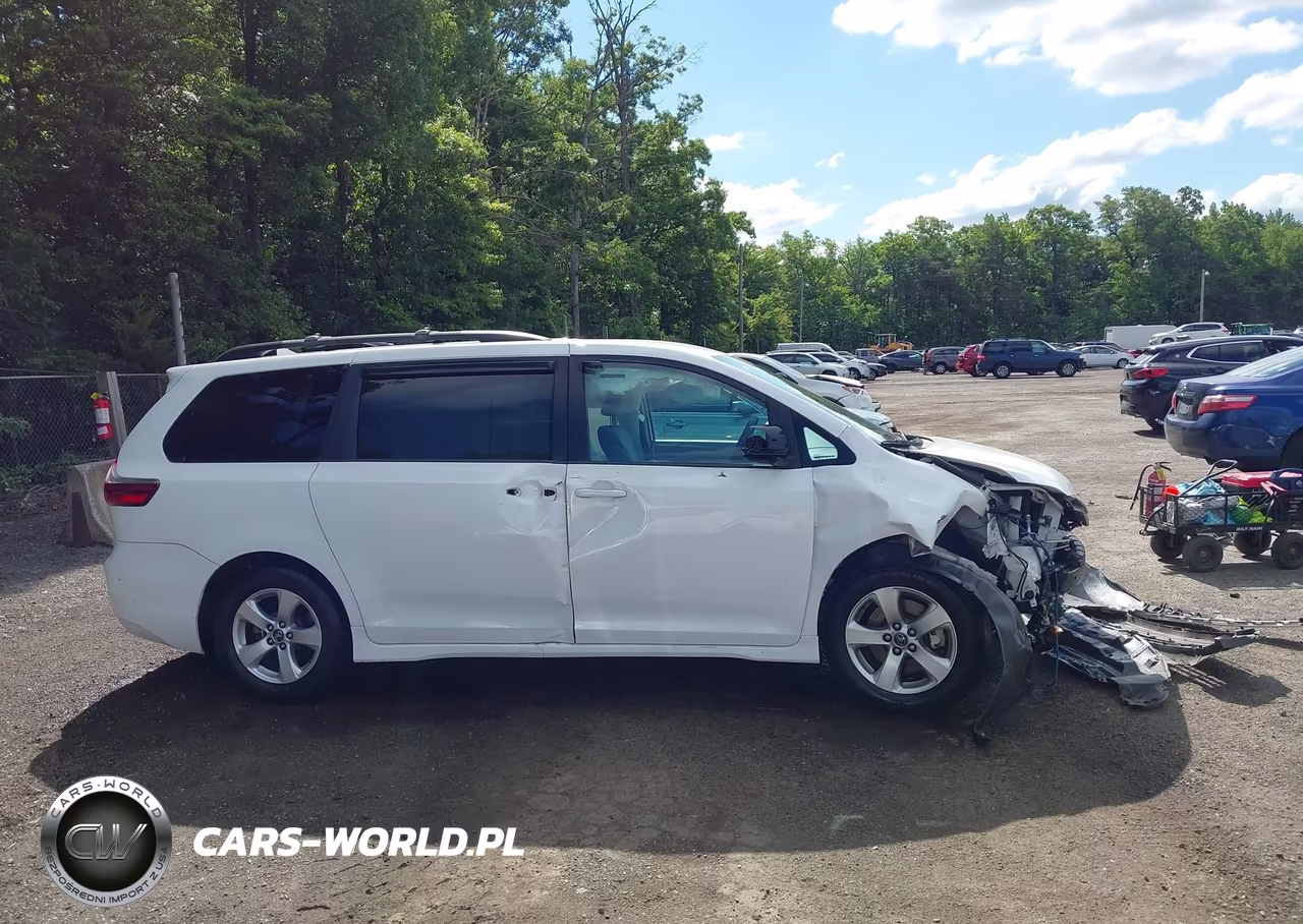 2018 Toyota Sienna Le 8 Passenger VIN:5TDKZ3DC9JS939750 - 13