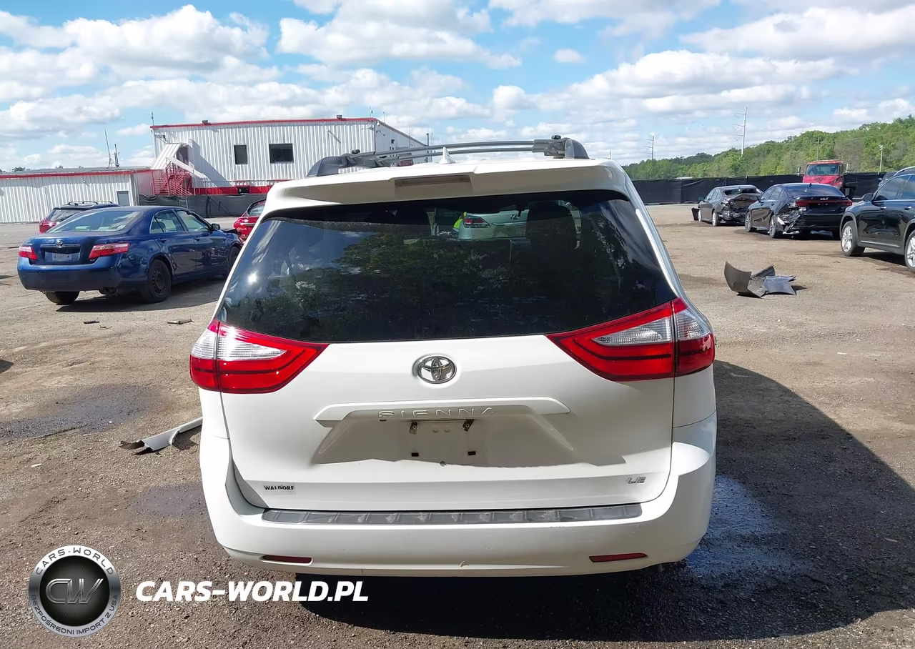 2018 Toyota Sienna Le 8 Passenger VIN:5TDKZ3DC9JS939750 - 16
