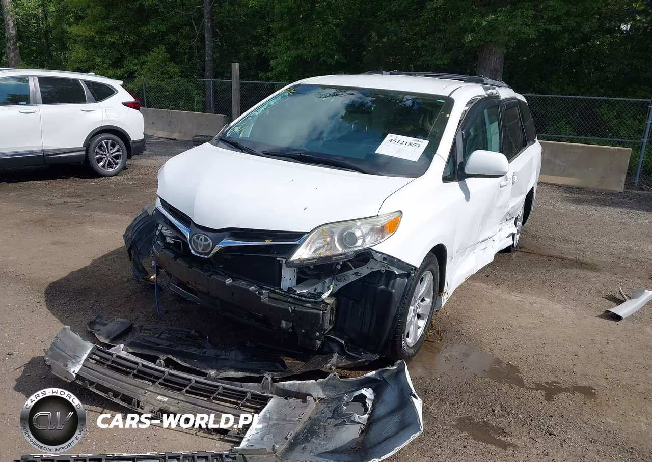 2018 Toyota Sienna Le 8 Passenger VIN:5TDKZ3DC9JS939750 - 2