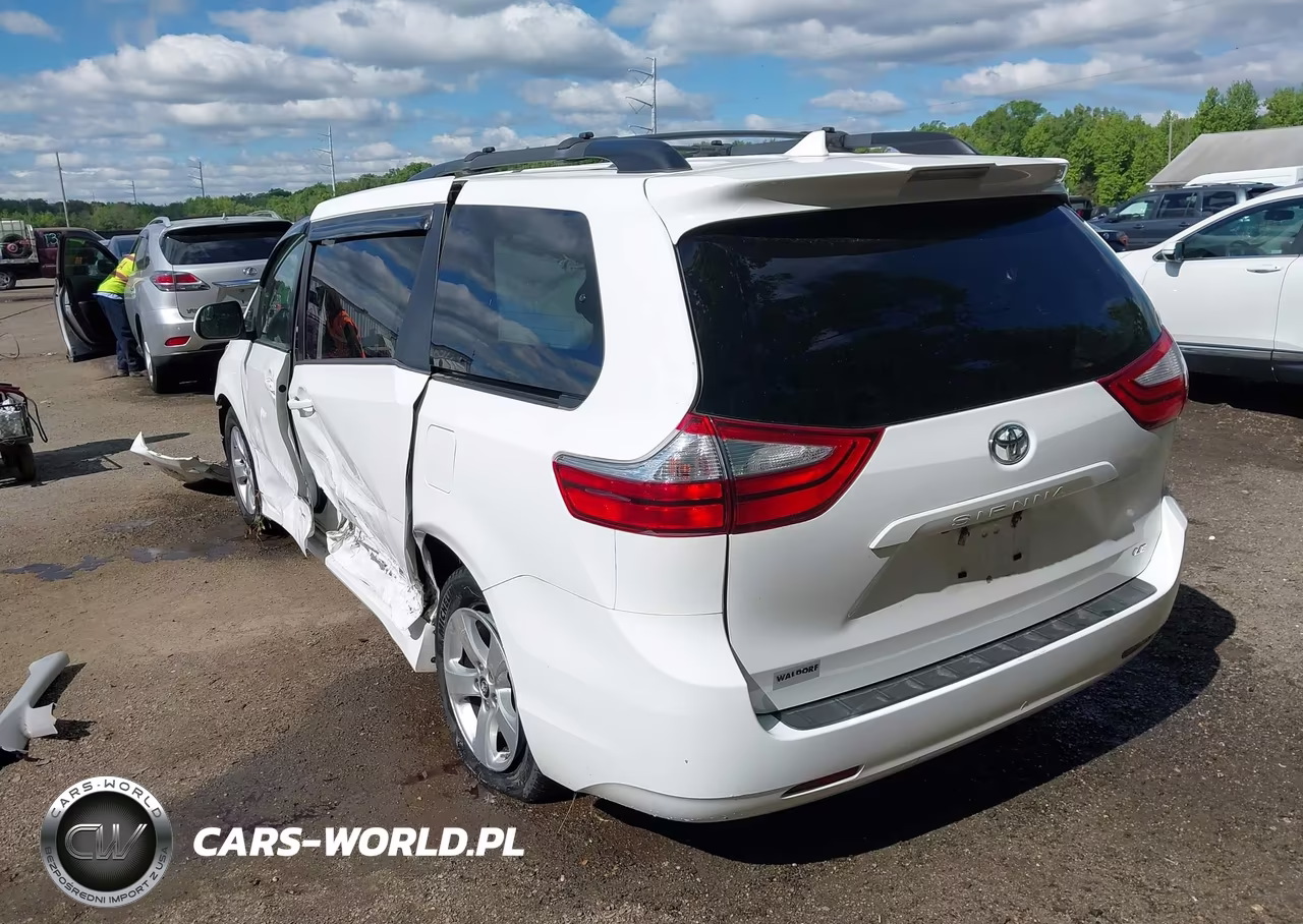 2018 Toyota Sienna Le 8 Passenger VIN:5TDKZ3DC9JS939750 - 3