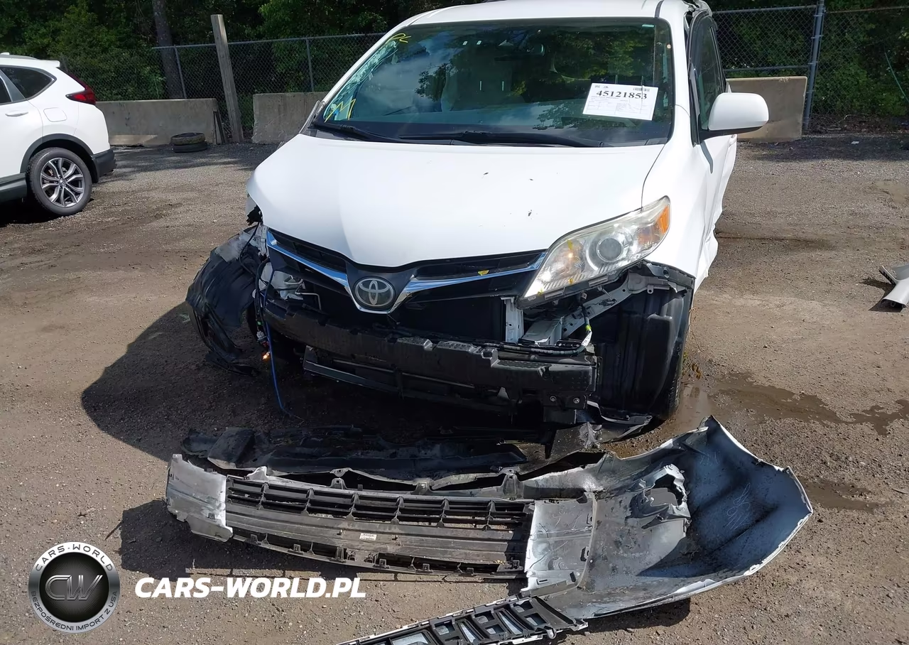 2018 Toyota Sienna Le 8 Passenger VIN:5TDKZ3DC9JS939750 - 6