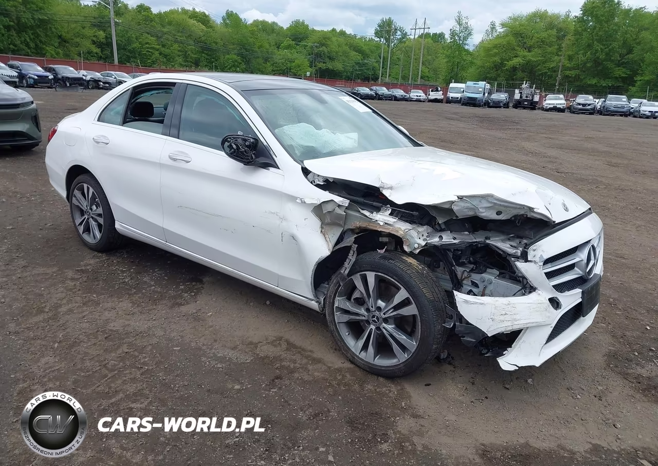 2021 Mercedes-Benz C 300 4Matic – zdjęcie 1 z 17