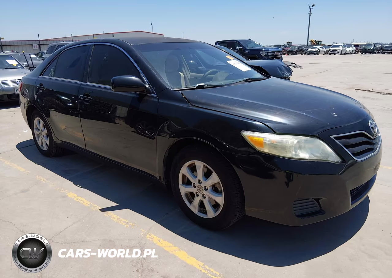 2011 Toyota Camry Le – zdjęcie 1 z 18