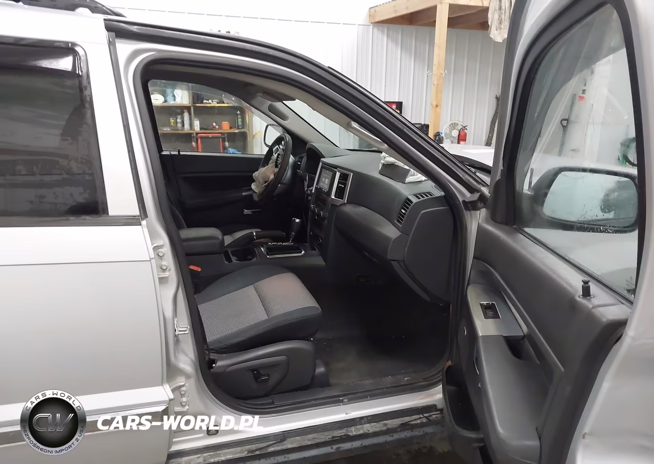 2010 Jeep Grand Cherokee Laredo VIN:1J4PR4GK9AC127505 - 5