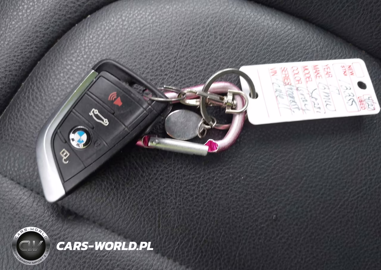 2017 BMW X1 xDrive28I VIN:WBXHT3C33H5F69656 - 11