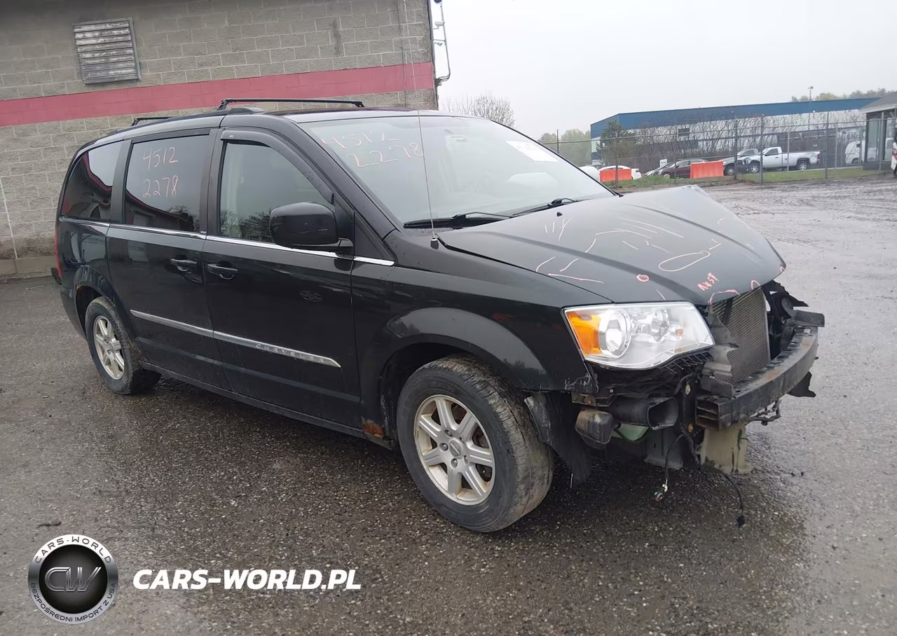 2011 Chrysler Town & Country Touring – zdjęcie 1 z 17