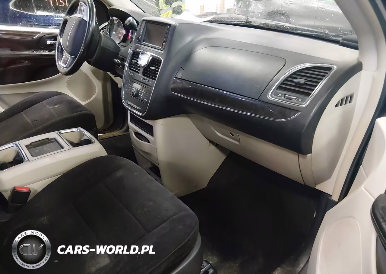 2011 Chrysler Town & Country Touring VIN:2A4RR5DG5BR681681 - 5