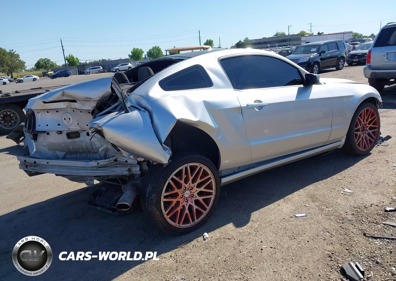 2014 Ford Mustang V6 VIN:1ZVBP8AM1E5242713 - 4