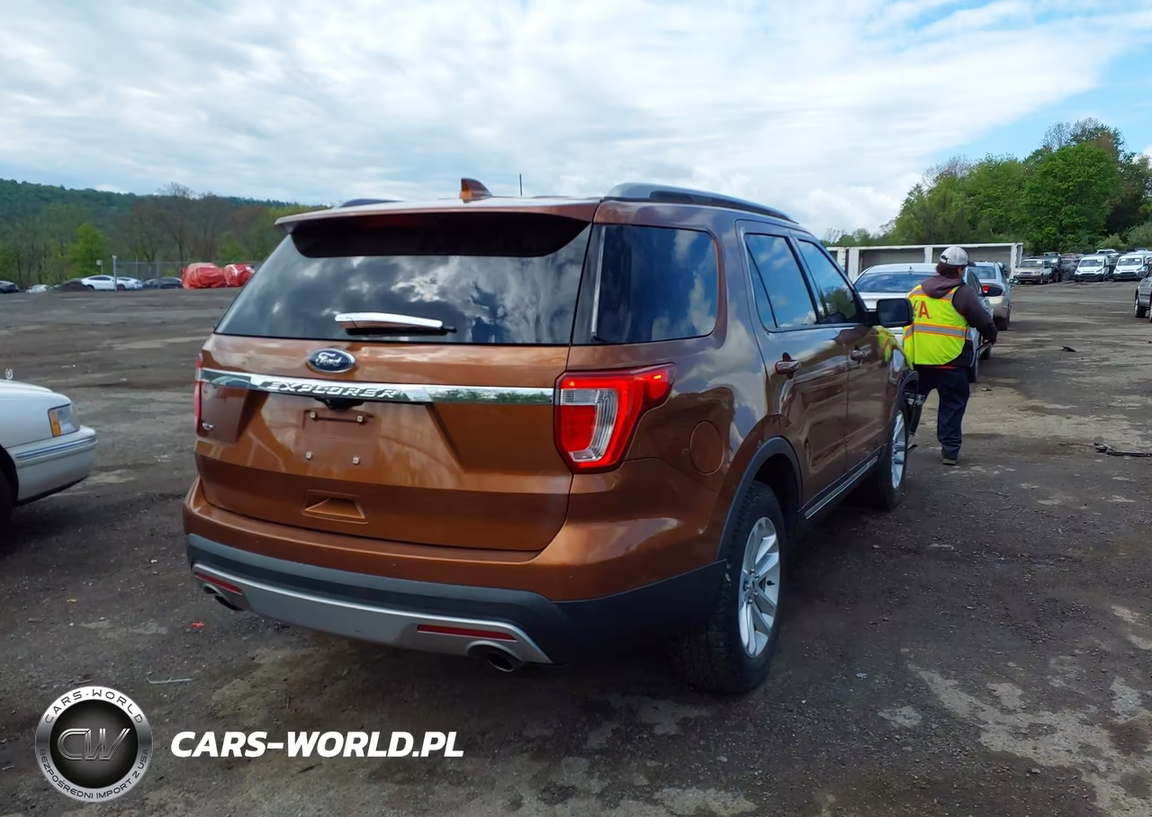 2017 Ford Explorer Xlt VIN:1FM5K7D8XHGA03057 - 4