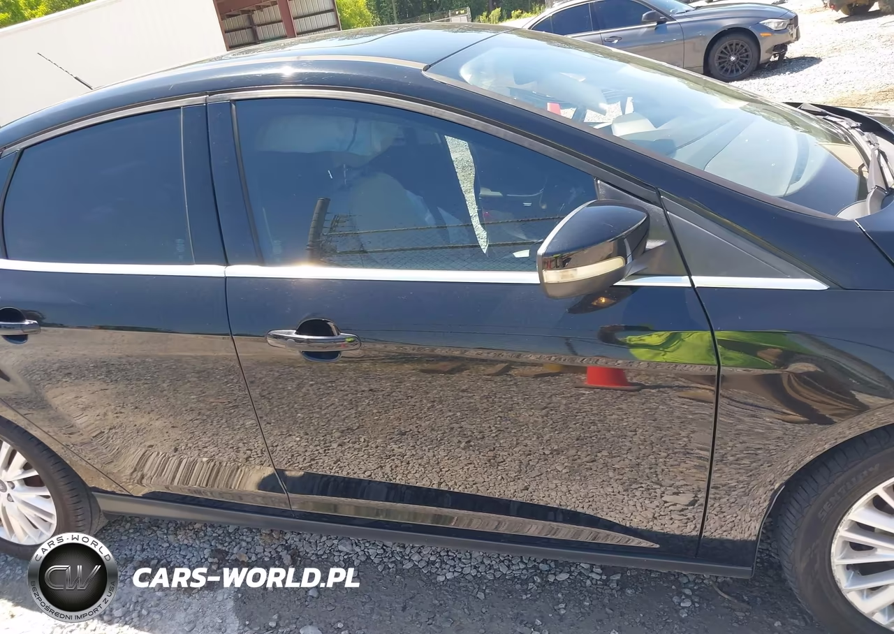 2018 Ford Focus Titanium VIN:1FADP3J27JL202015 - 13