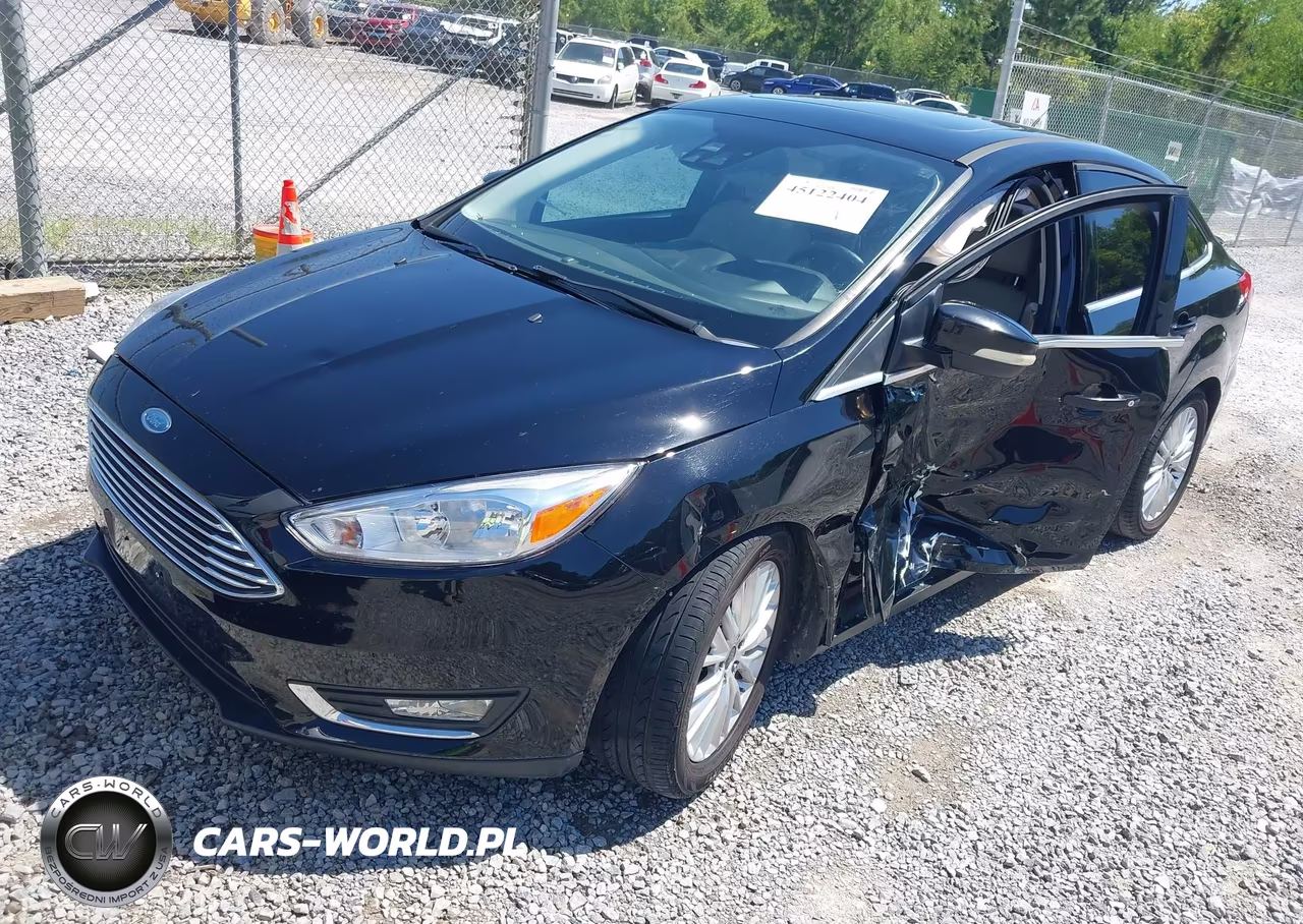 2018 Ford Focus Titanium VIN:1FADP3J27JL202015 - 2