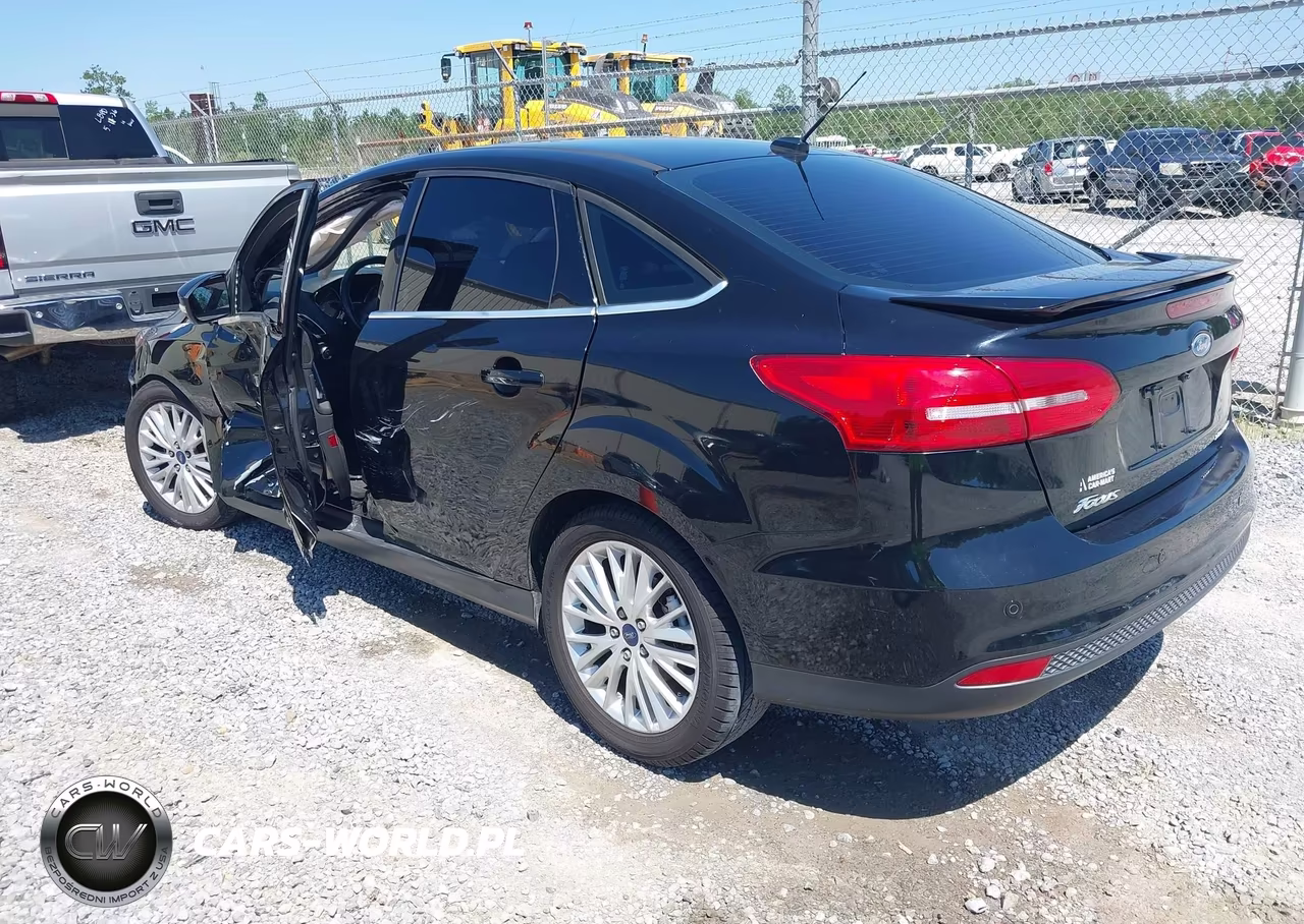 2018 Ford Focus Titanium VIN:1FADP3J27JL202015 - 3