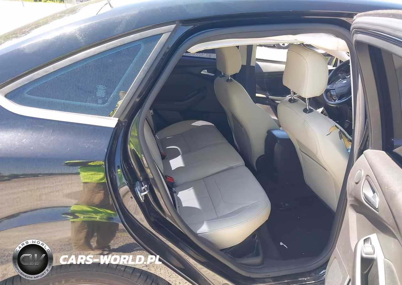 2018 Ford Focus Titanium VIN:1FADP3J27JL202015 - 8