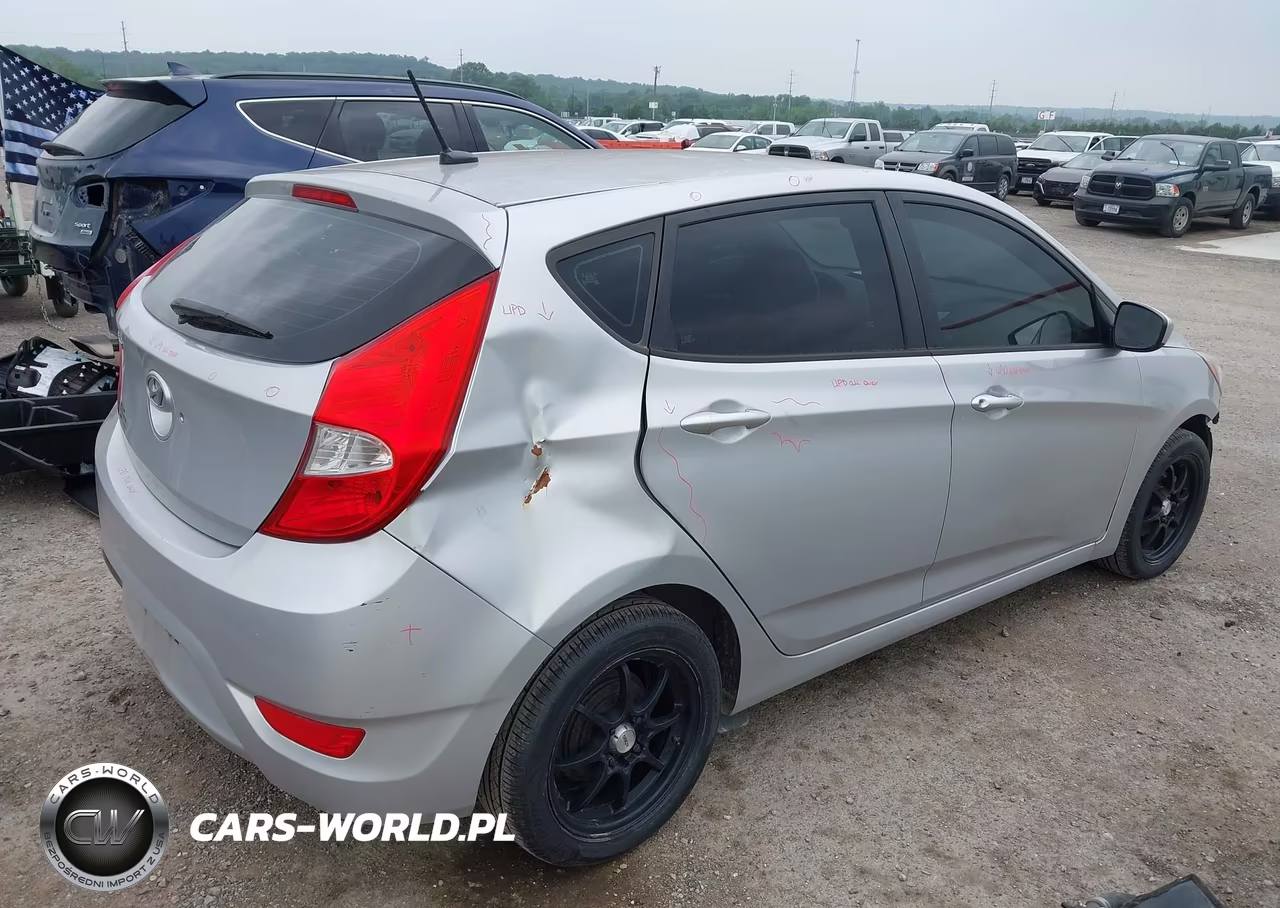 2015 Hyundai Accent Gs VIN:KMHCT5AE2FU212584 - 4
