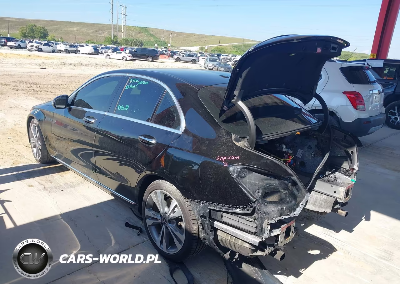 2018 Mercedes-Benz C 300 VIN:55SWF4JB4JU276148 - 3