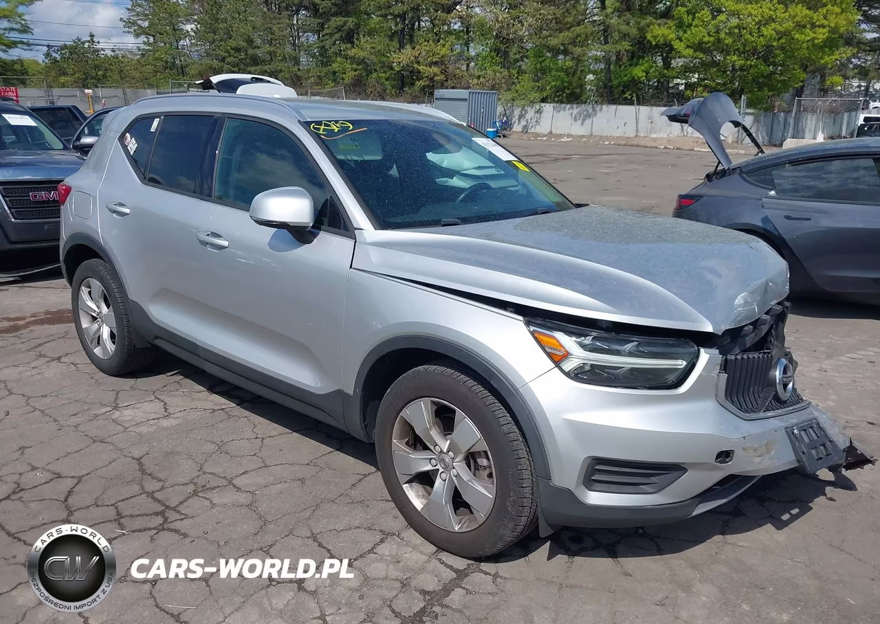 2019 Volvo Xc40 T5 Momentum – zdjęcie 1 z 16