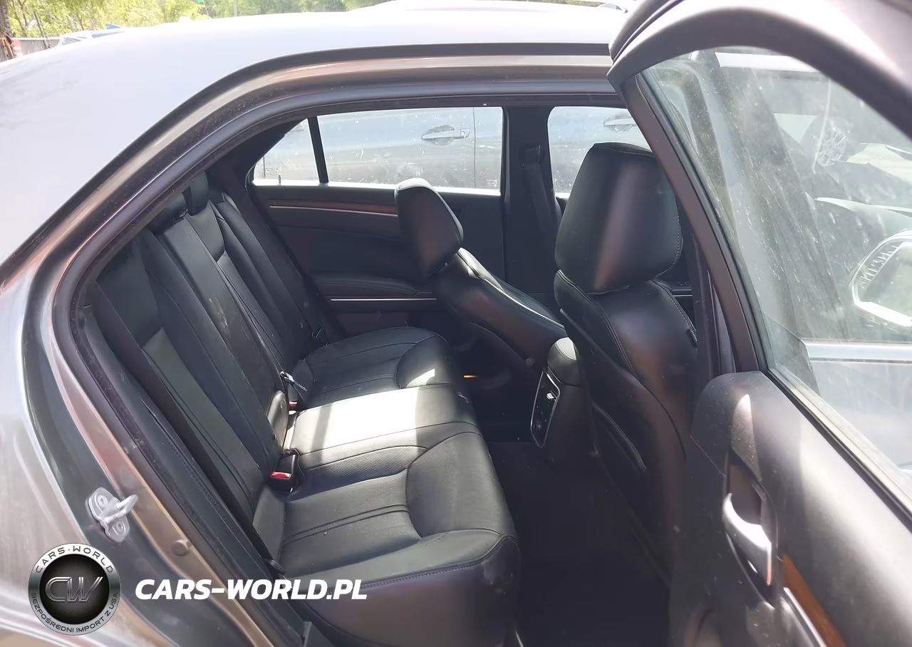 2012 Chrysler 300C Luxury Series VIN:2C3CCAPT7CH313321 - 8