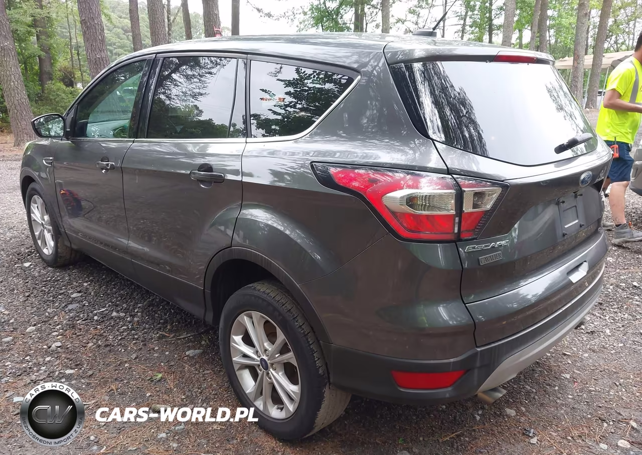 2017 Ford Escape Se VIN:1FMCU0GD2HUB57233 - 3