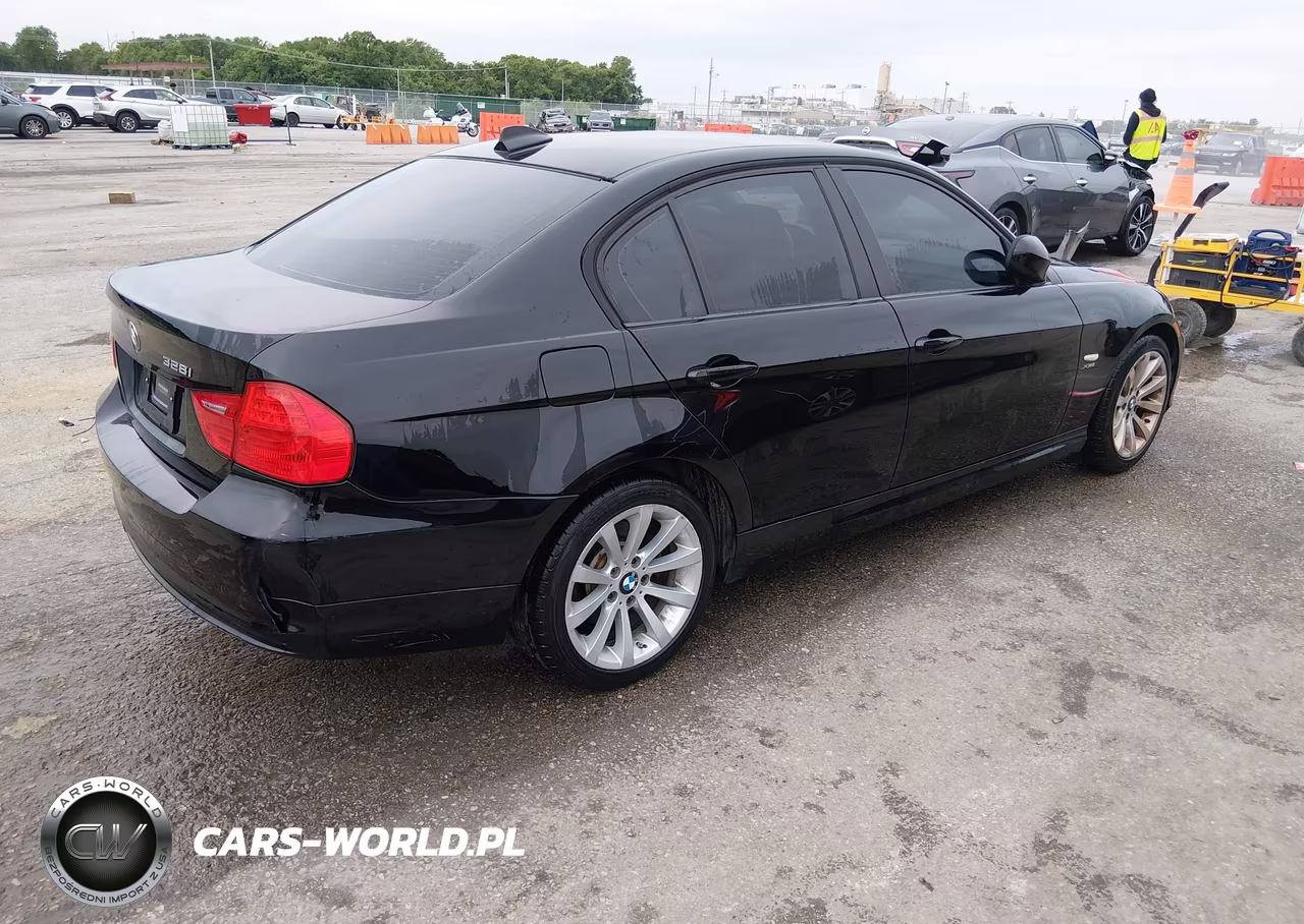 2011 BMW 328I xDrive VIN:WBAPK5C57BA653867 - 4