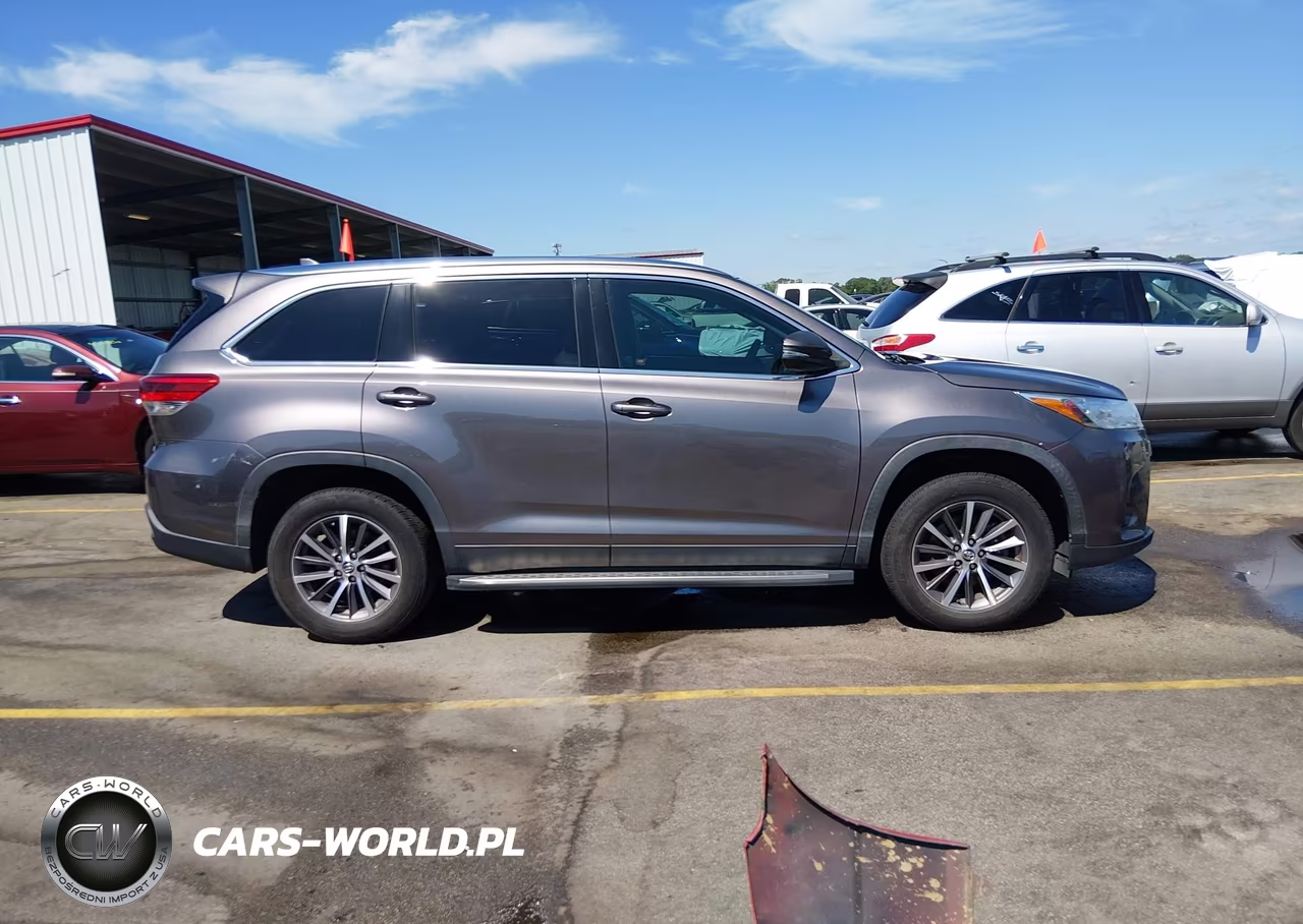 2019 Toyota Highlander Xle VIN:5TDKZRFH5KS561245 - 13