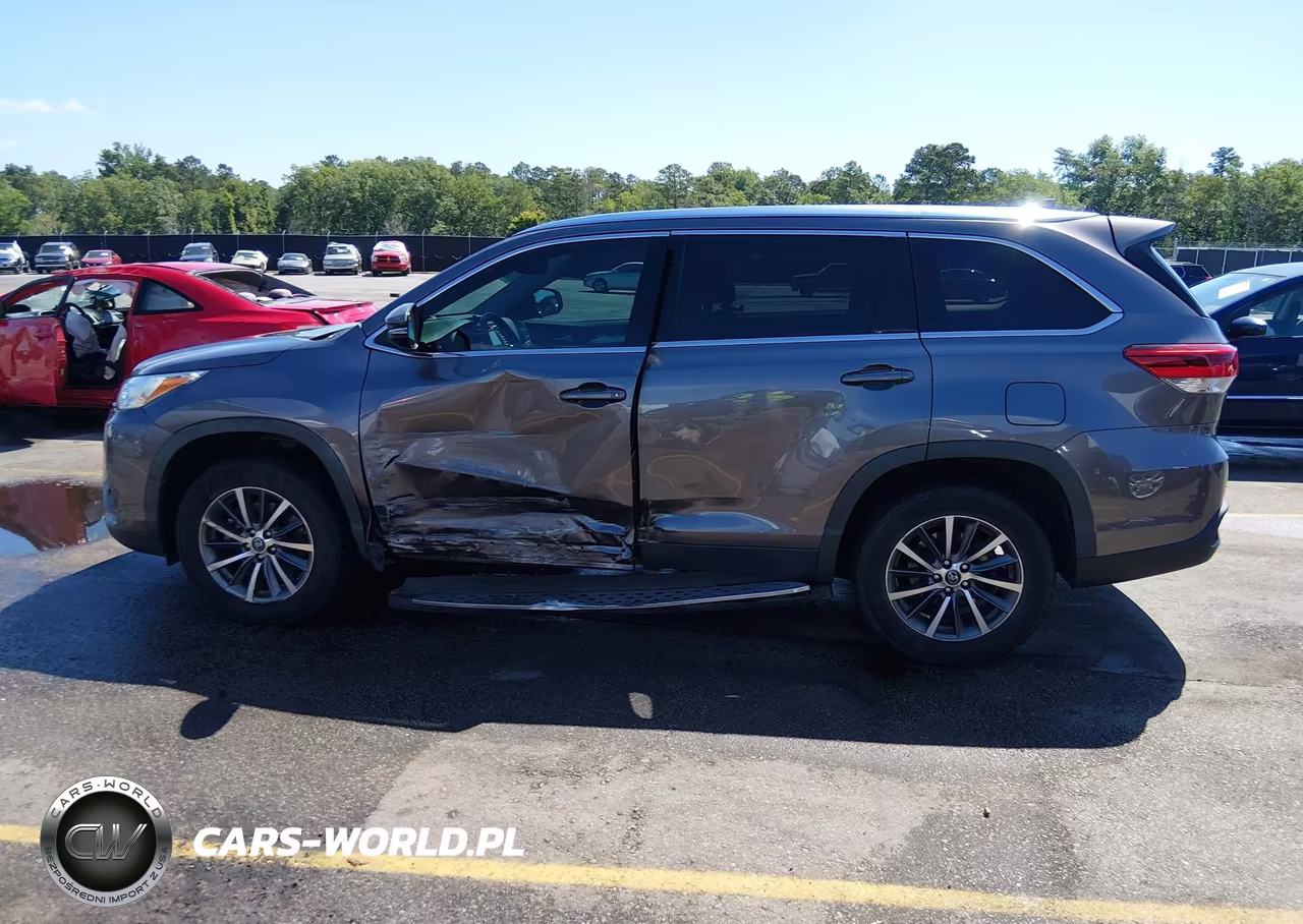 2019 Toyota Highlander Xle VIN:5TDKZRFH5KS561245 - 14