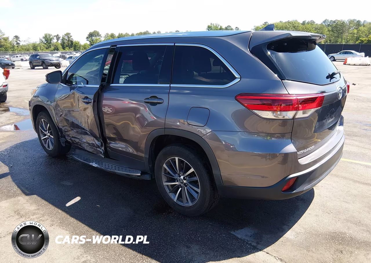 2019 Toyota Highlander Xle VIN:5TDKZRFH5KS561245 - 3