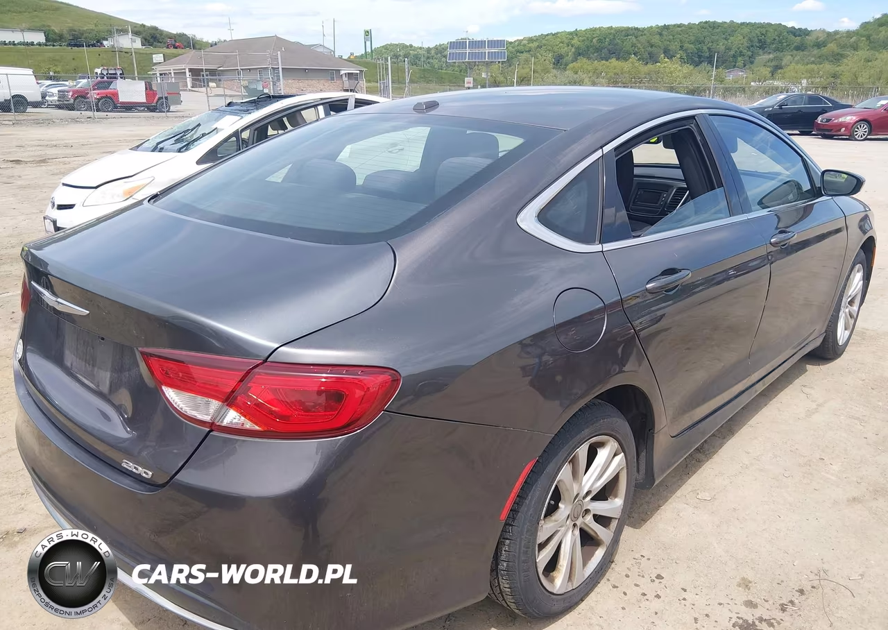 2015 Chrysler 200 Limited VIN:1C3CCCAB1FN688290 - 4