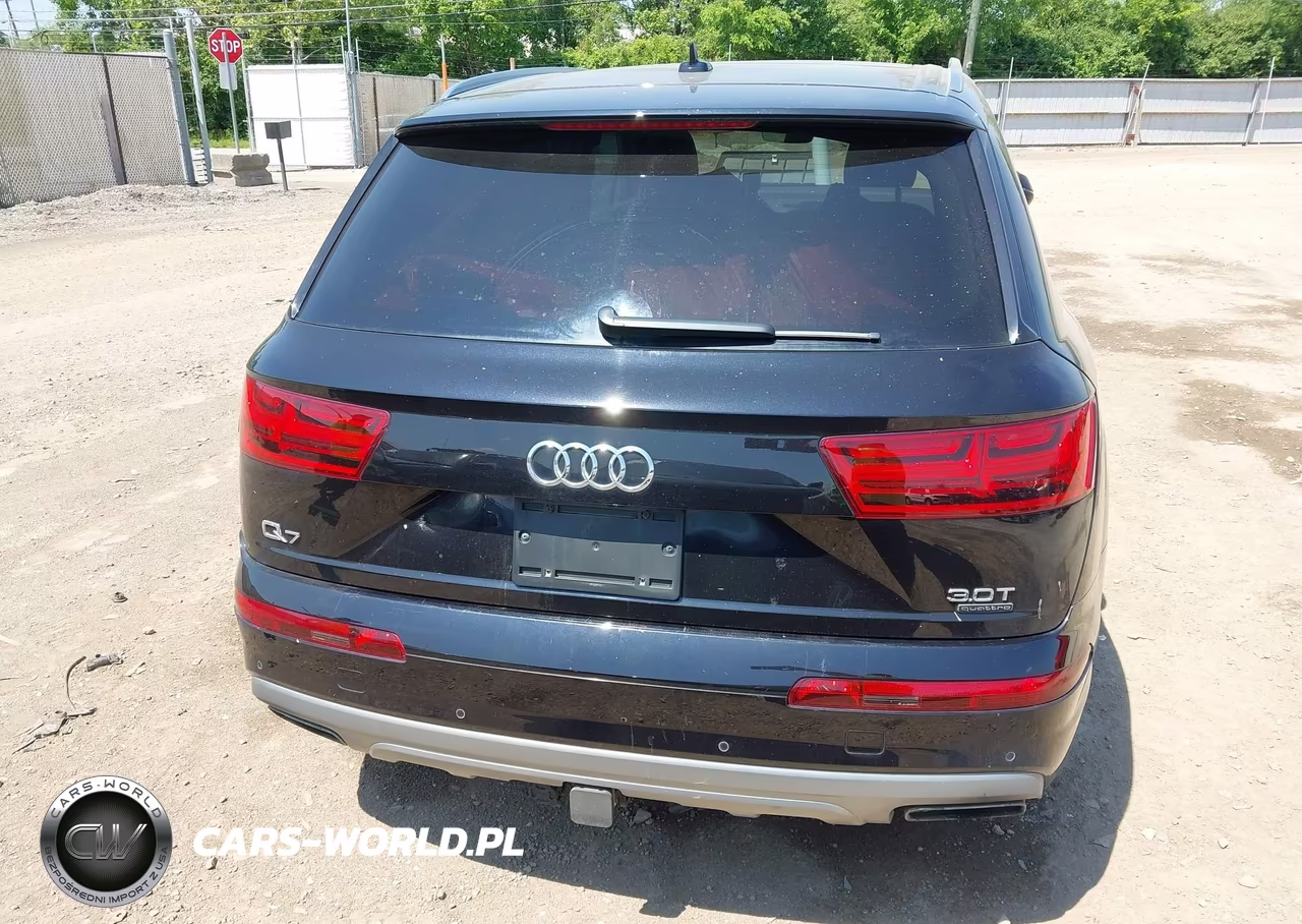 2018 Audi Q7 3.0T Premium VIN:WA1VAAF72JD020266 - 17
