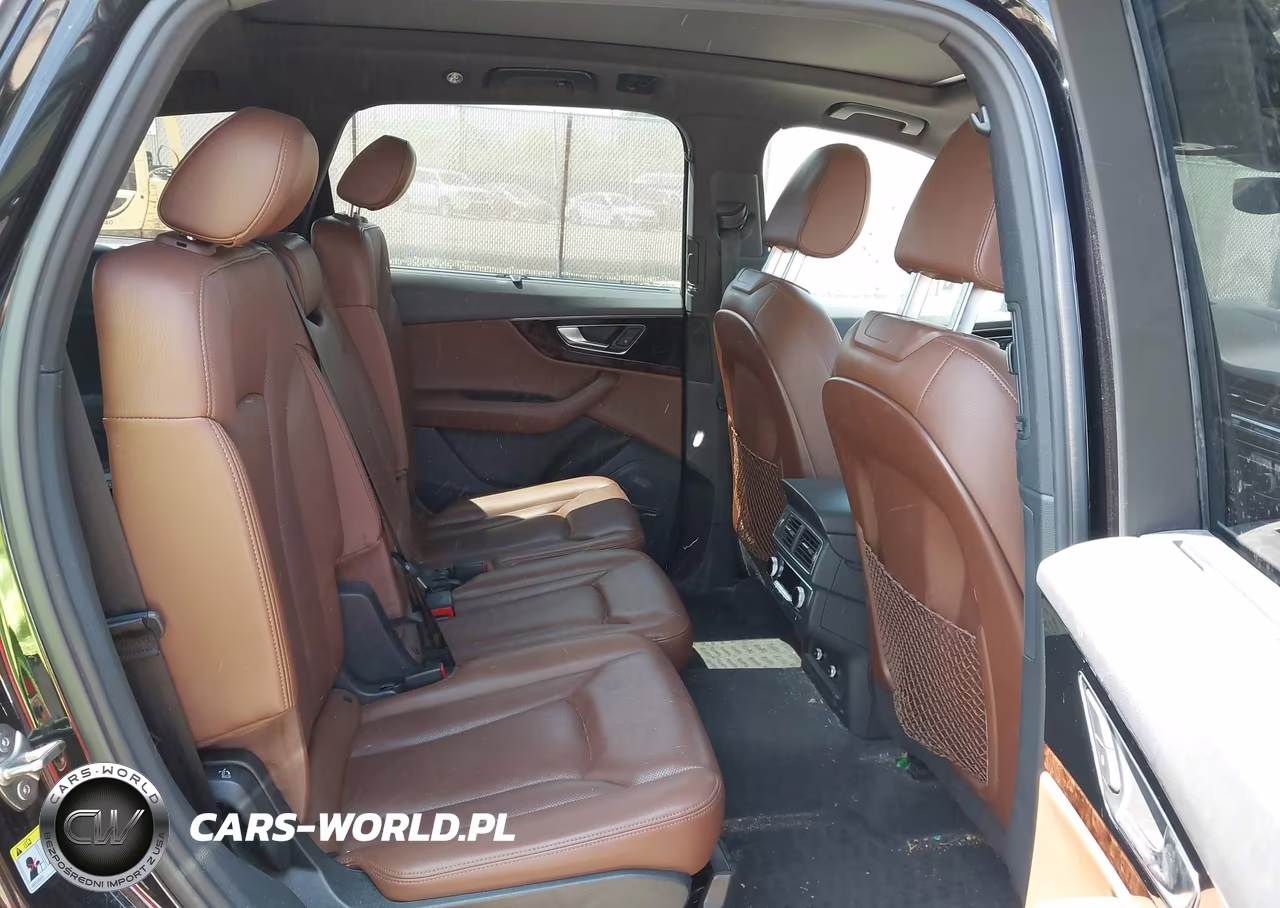 2018 Audi Q7 3.0T Premium VIN:WA1VAAF72JD020266 - 8