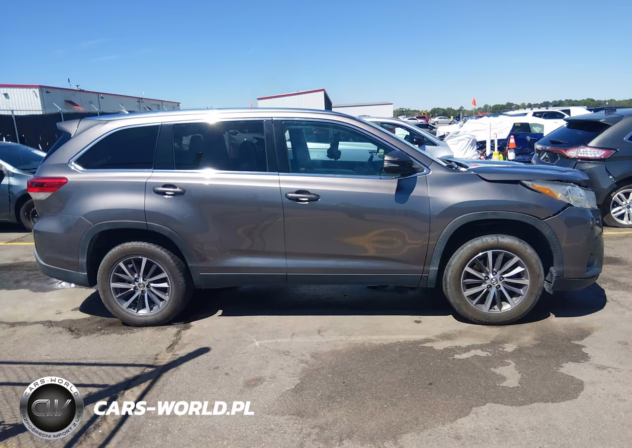 2019 Toyota Highlander Xle VIN:5TDKZRFH4KS561933 - 13