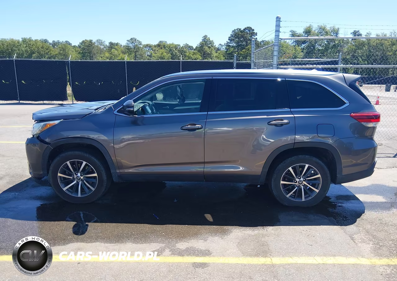 2019 Toyota Highlander Xle VIN:5TDKZRFH4KS561933 - 14