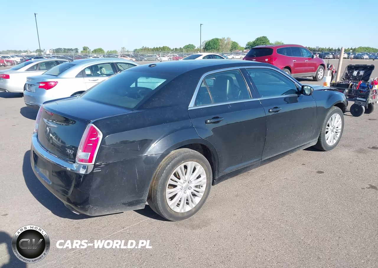 2013 Chrysler 300 Motown VIN:2C3CCARG9DH592188 - 4